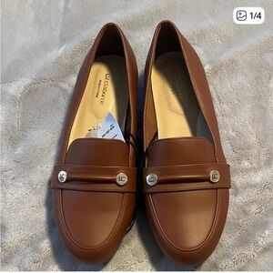 Liz Claiborne Women's Tan Loafers with Gold Details